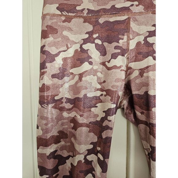 PowerHold By Fabletics Shiny Pink Camo Capri Leggings Size XS - Picture 2 of 9